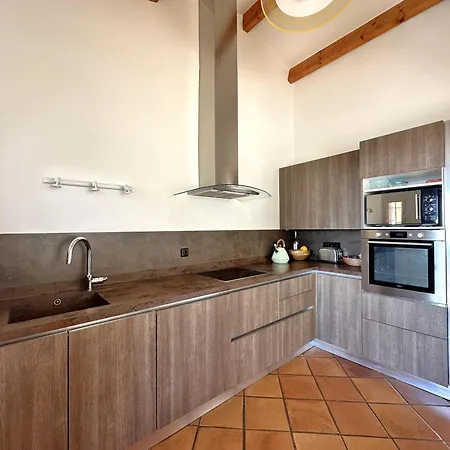 Lougabie Pour 8 Personnes, Vue Et Piscine Sur Le Domaine De Valcros A La Londe-les Maures La Londe-les-Maures